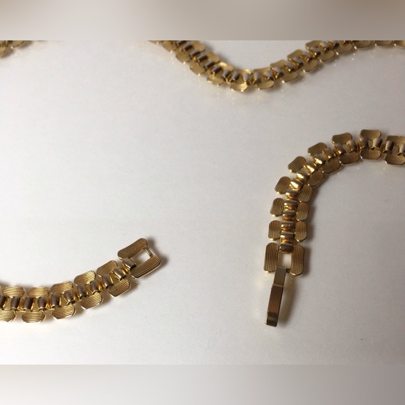 Gold Tone Panther Link / Brick Link Chain Necklace & Bracelet Set - Picture 7 of 9